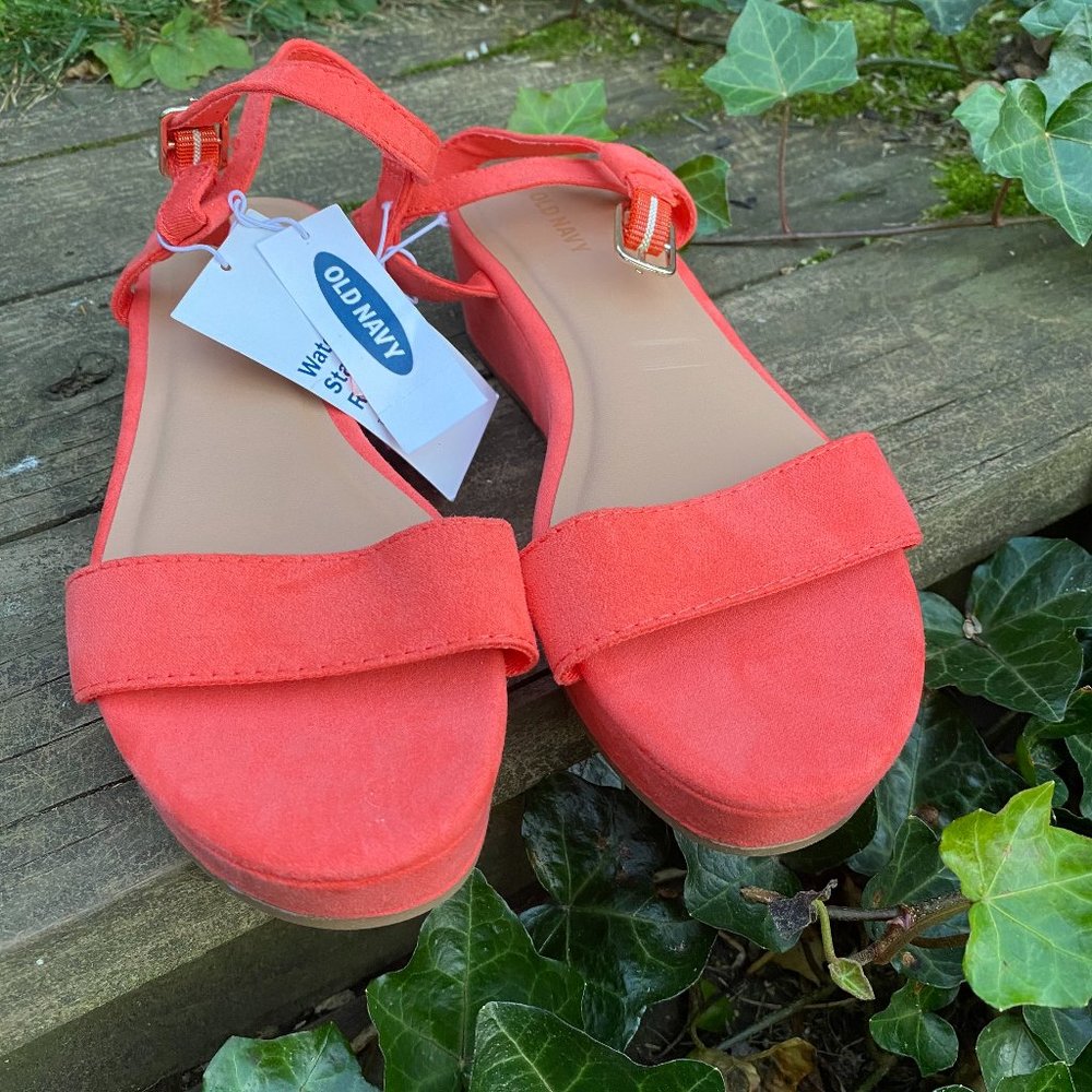 NWT Coral Platform Sandals